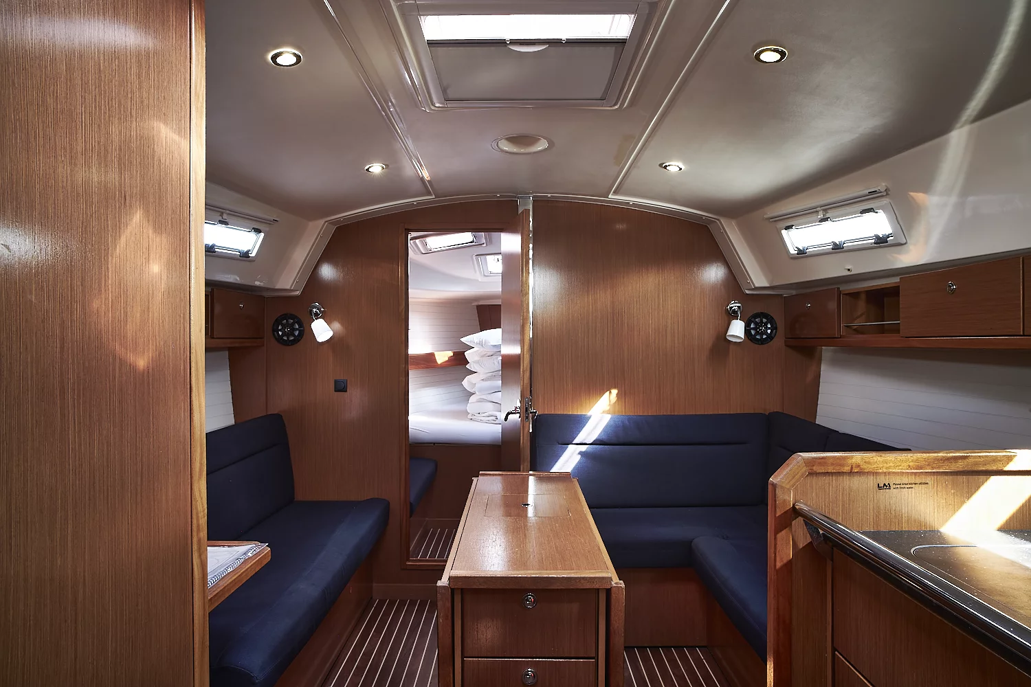 Bavaria Cruiser 36 (White Pearl B)  - 3