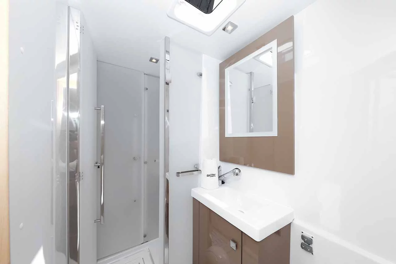 Fountaine Pajot Astrea 42 (Bella V)  - 24