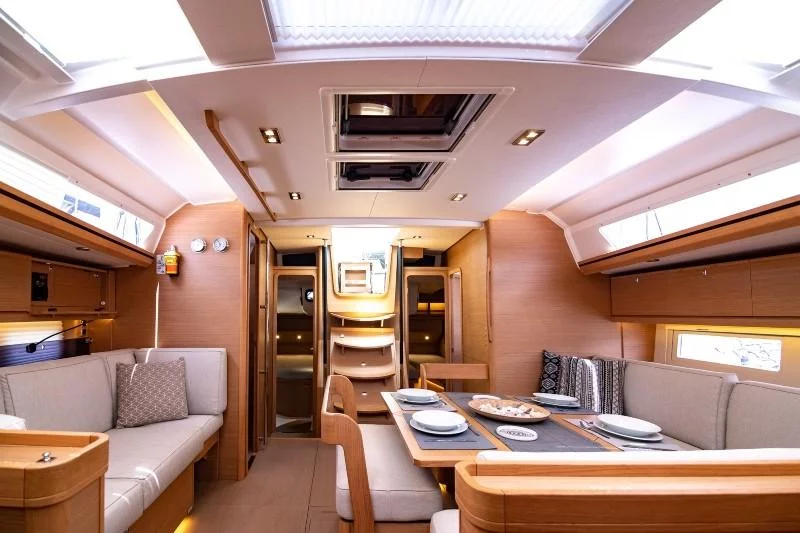Dufour 520 GL (Blue Moon)  - 9
