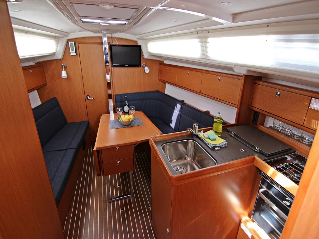 Bavaria Cruiser 34 (Lucy)  - 5