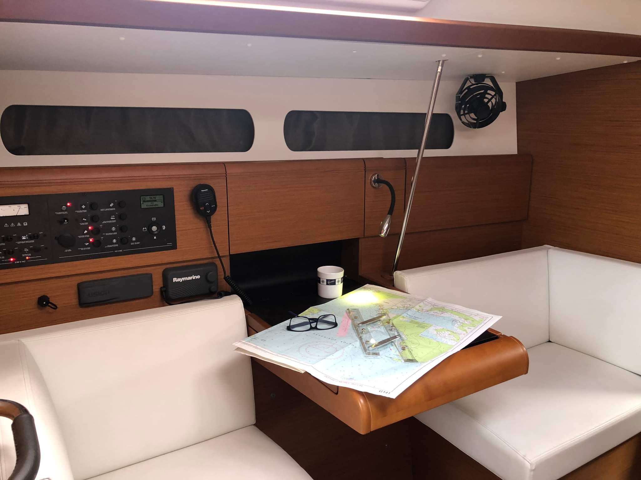Photo #11 - Sun Odyssey 419 - 3 cab. (Anerada) in Athen - 44688