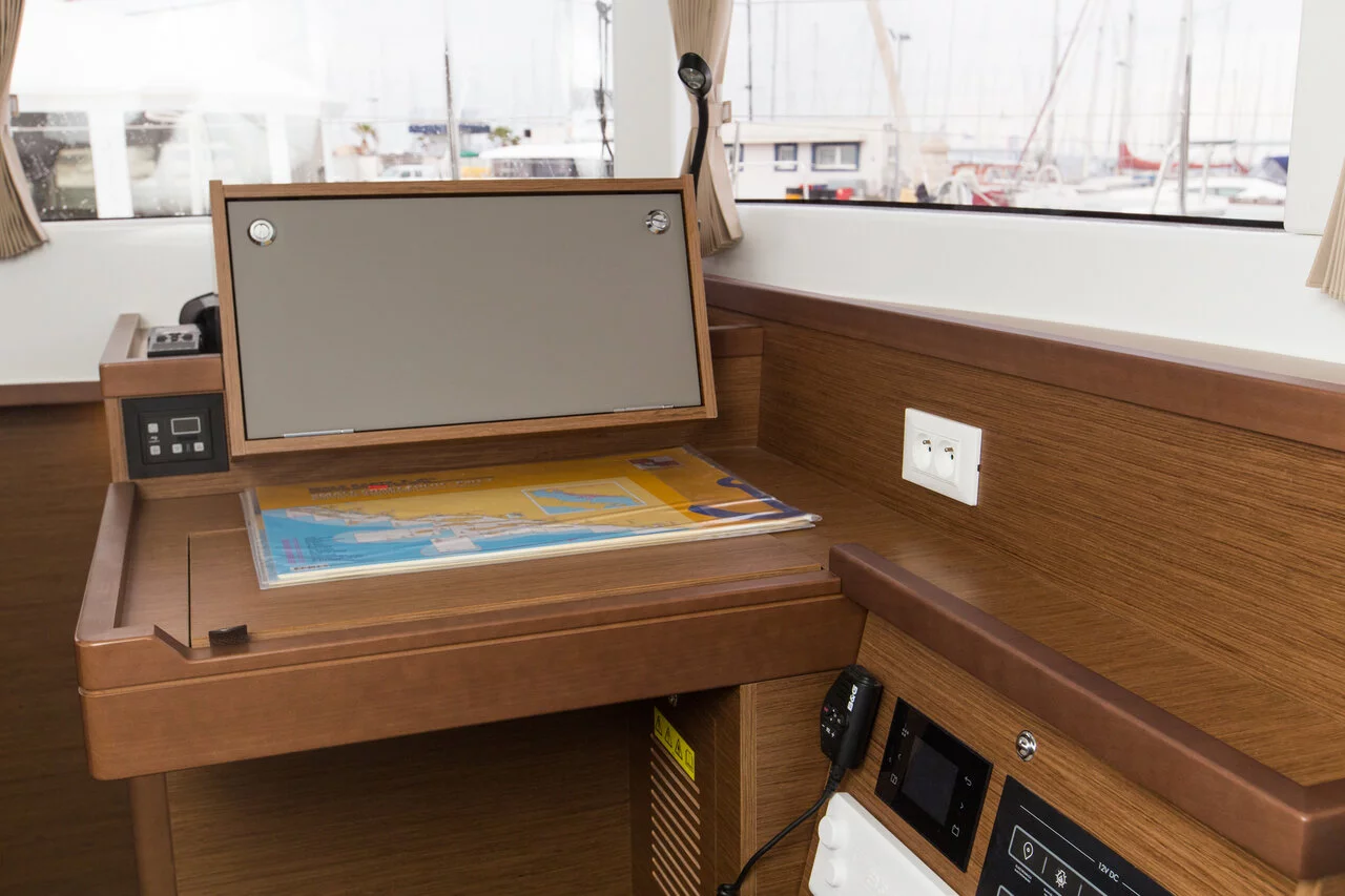 Lagoon 40 - 4 + 2 cab (Marinero)  - 12