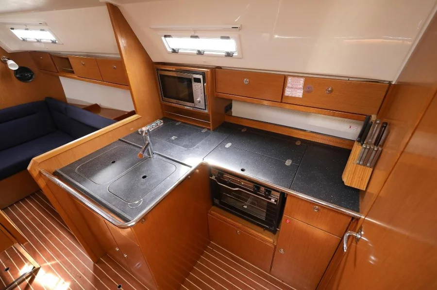 Bavaria Cruiser 36 (Mira)  - 8