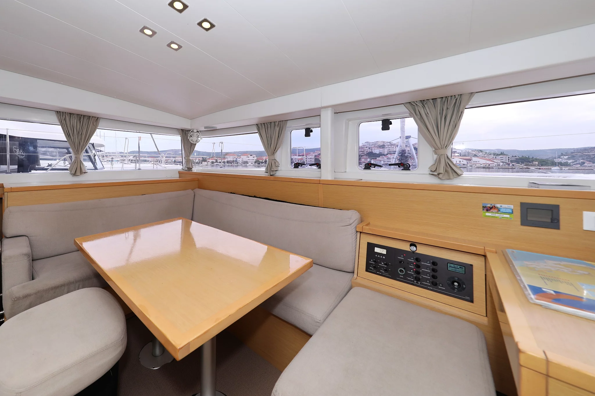 Lagoon 400 S2 - 4 + 2 cab. (Ladies First)  - 10