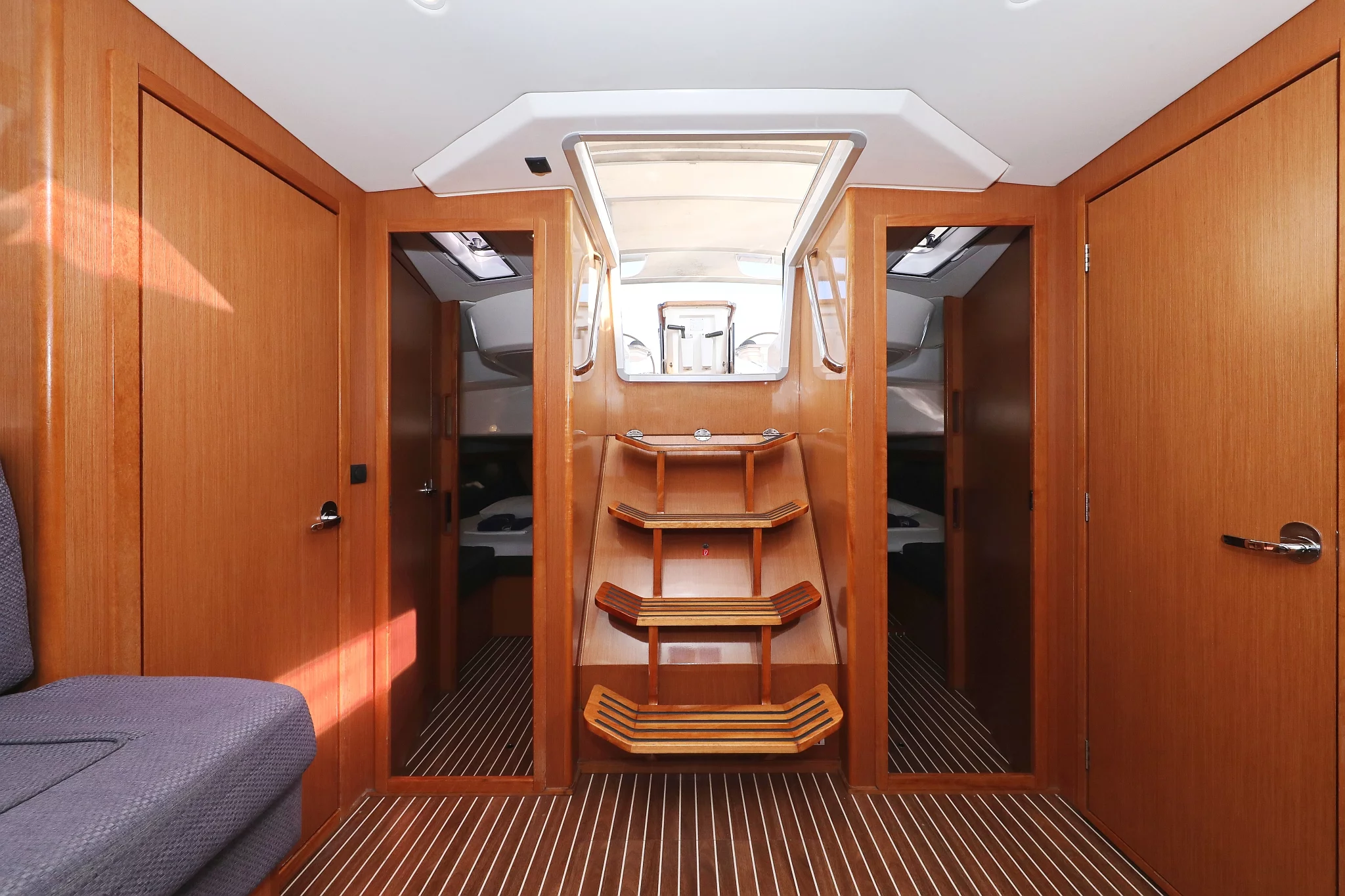 Bavaria Cruiser 56 - 5 + 1 cab. (Star Romeo)  - 21