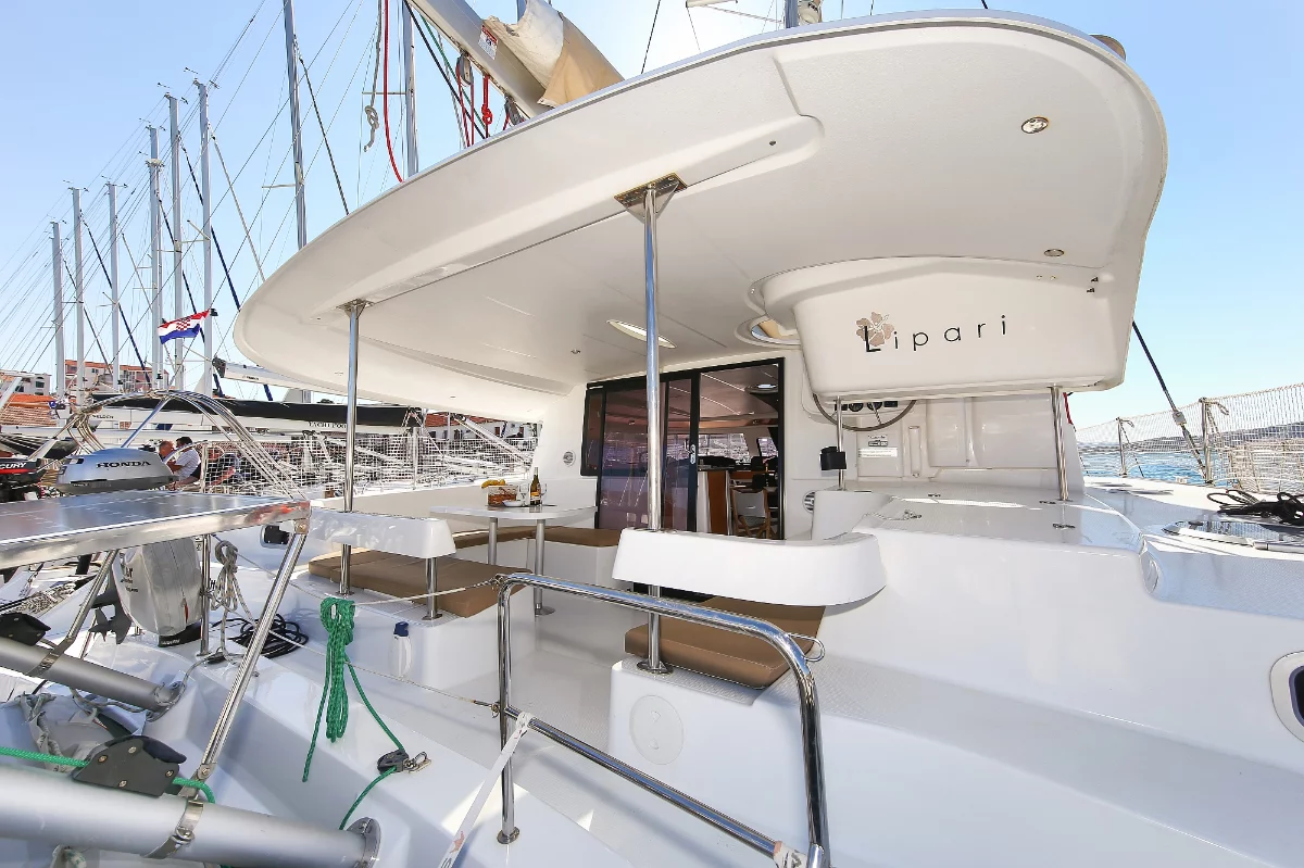 Lipari 41 (Mahana)  - 32