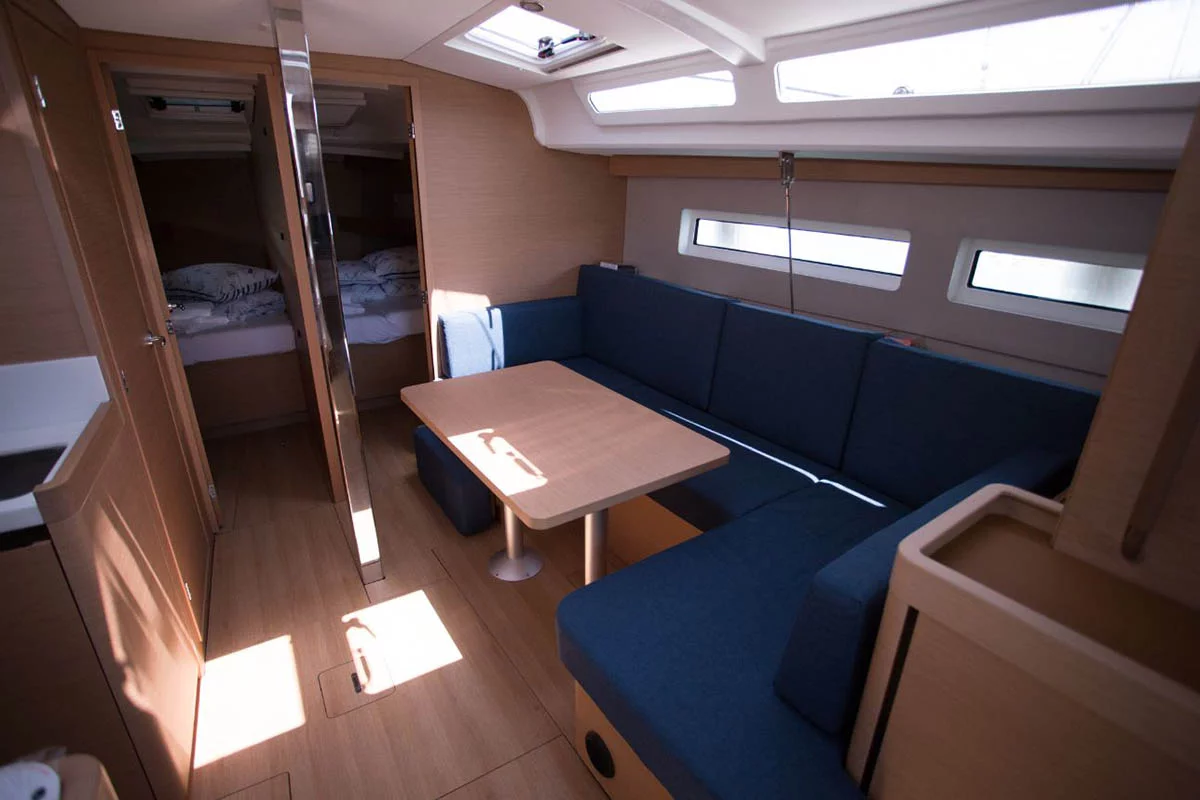 Sun Odyssey 440 (Springbank)  - 8