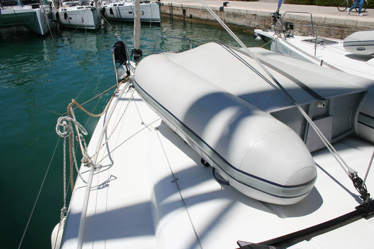 Sun Odyssey 440 (Springbank)  - 17