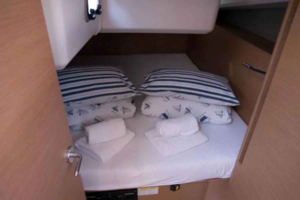 Sun Odyssey 440 (Elle of Sweden)  - 12