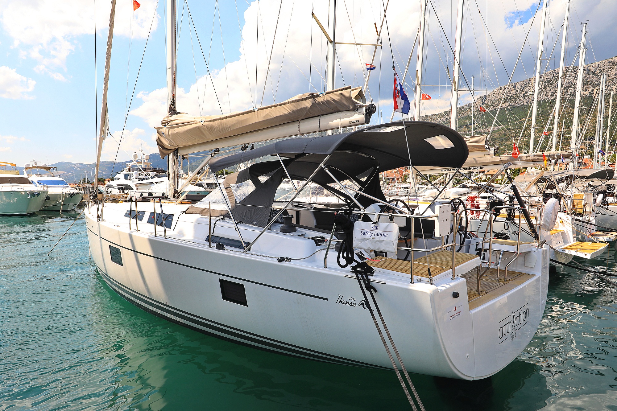 Photo #3 - Hanse 508 - 5 + 1 cab. (Attraction) en Trogir - 45165