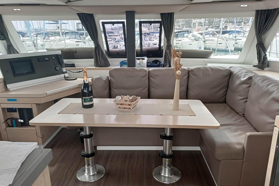 Photo #13 - Fountaine Pajot Lucia 40 - 4 cab. (From The Fields) in Nanny Cay - 45339