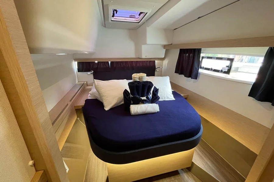 Fountaine Pajot Lucia 40 - 4 cab. (From The Fields)  - 14