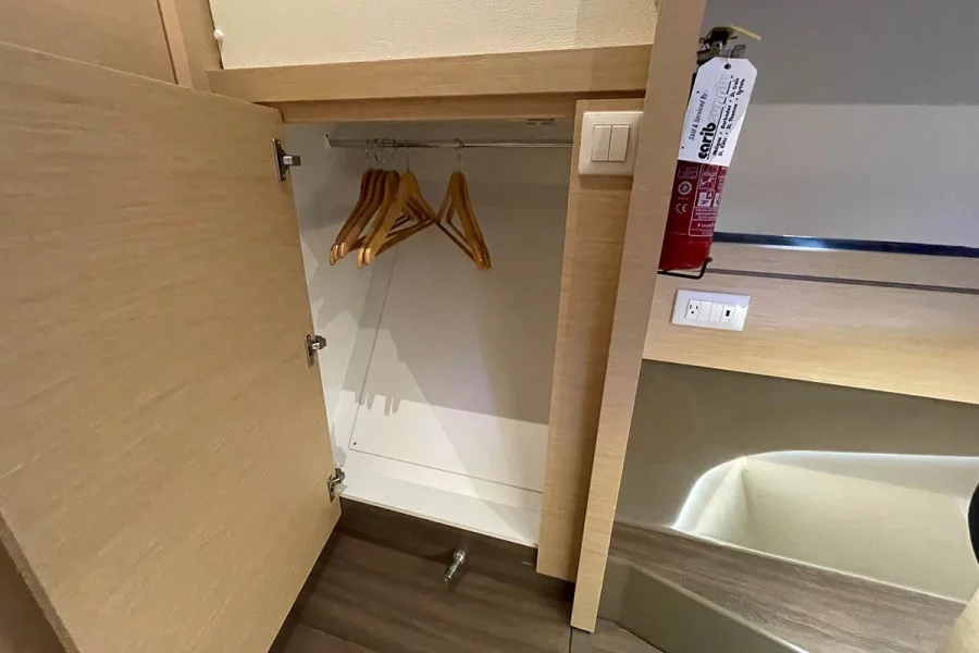 Fountaine Pajot Lucia 40 - 4 cab. (From The Fields)  - 17