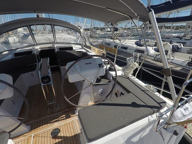 Photo #4 - Hanse 458 - 3 cab. (Summer wind) in Sibenik - 45362