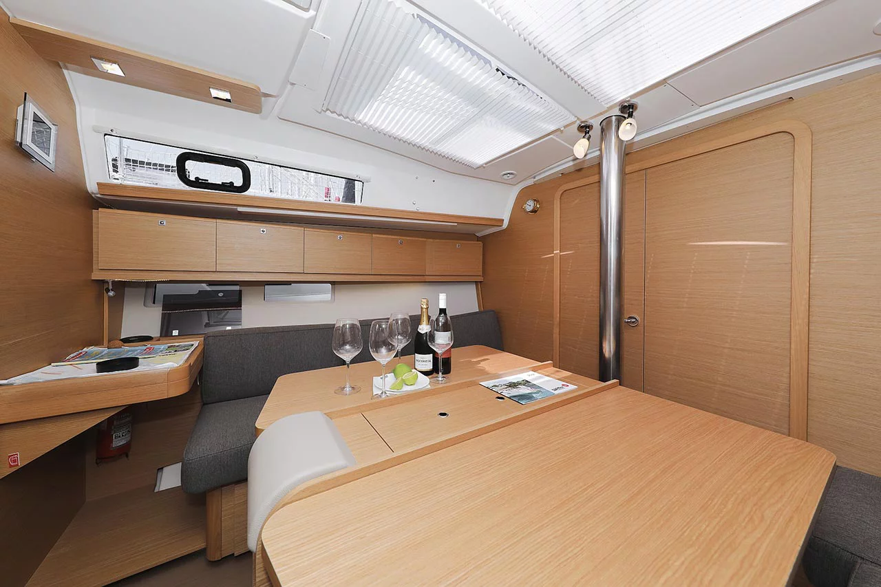 Dufour 382 GL (Elyra)  - 12