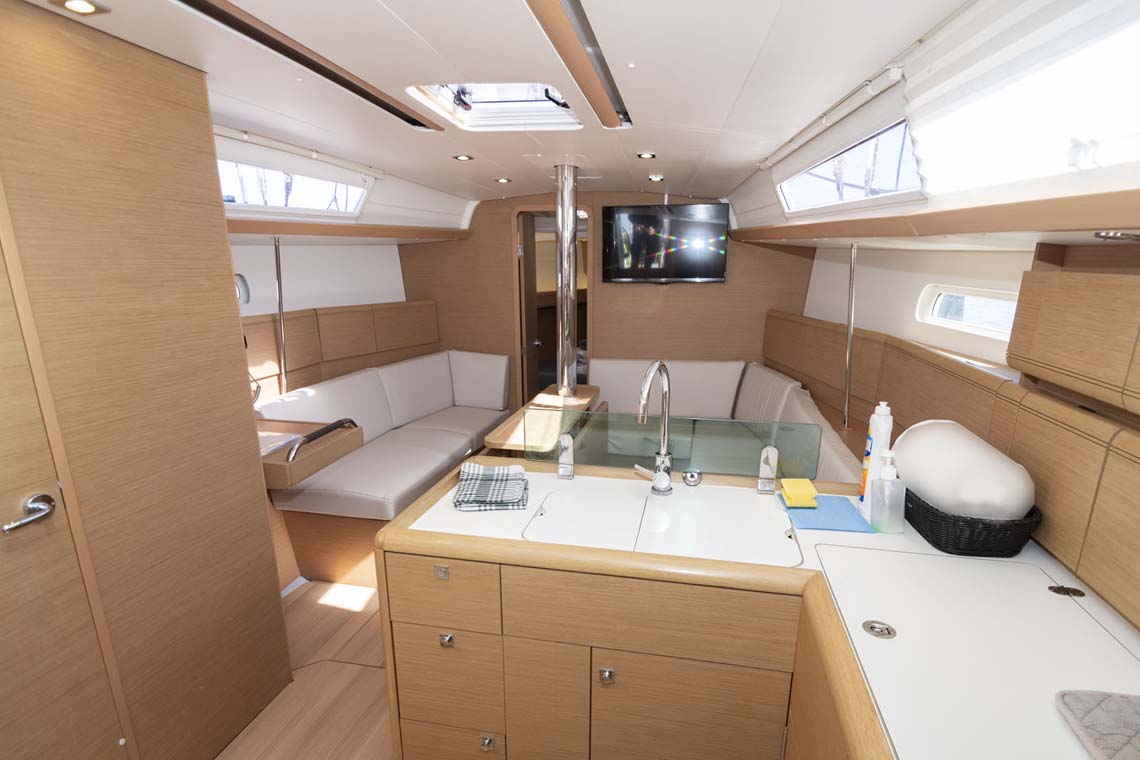 Photo #8 - Sun Odyssey 389 (Marie) in Portocolom - 45410
