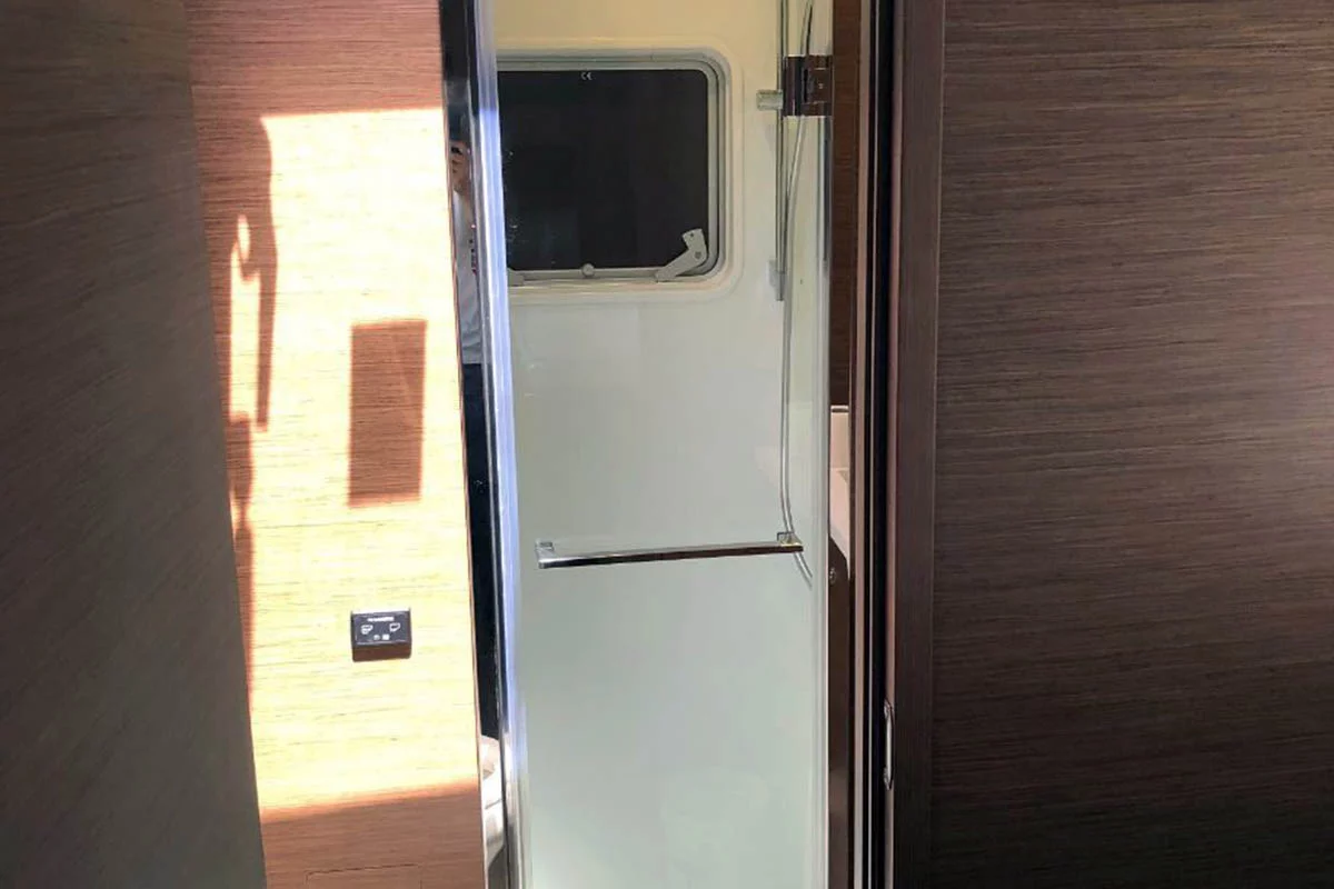 Lagoon 52 F - 6 + 2 cab. (Sherman)  - 24