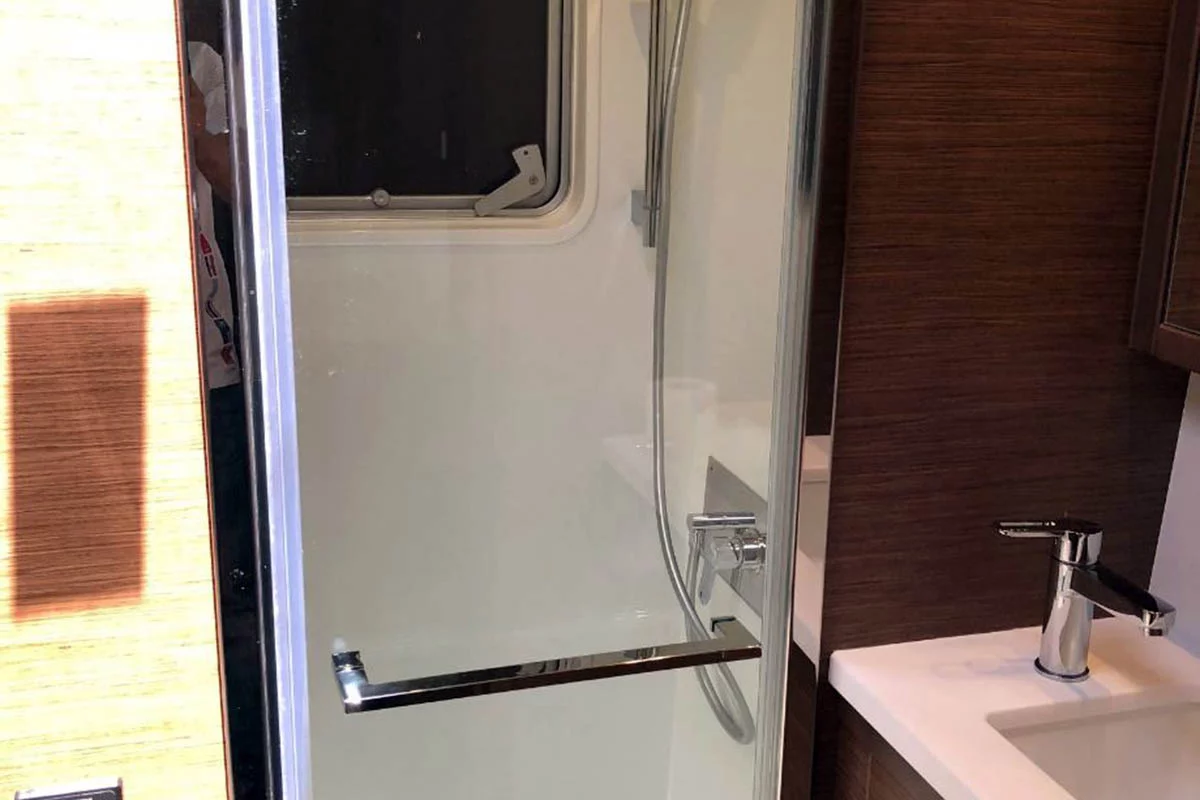Lagoon 52 F - 6 + 2 cab. (Sherman)  - 26
