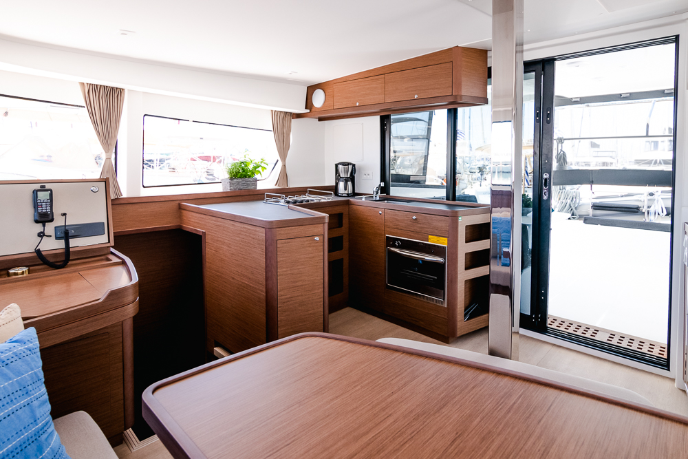 Lagoon 42 - 4 + 2 cab. — photo 9