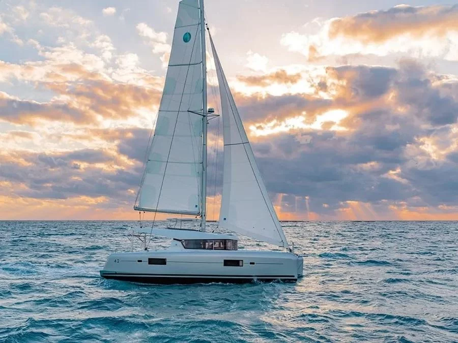 Lagoon 42 - 4 + 2 cab. (Blue Trident)  - 6