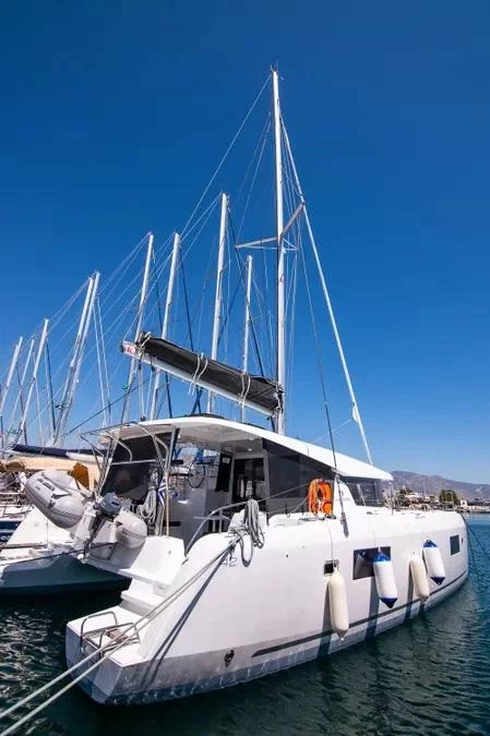 Lagoon 42 - 4 + 2 cab. (Blue Trident)  - 1