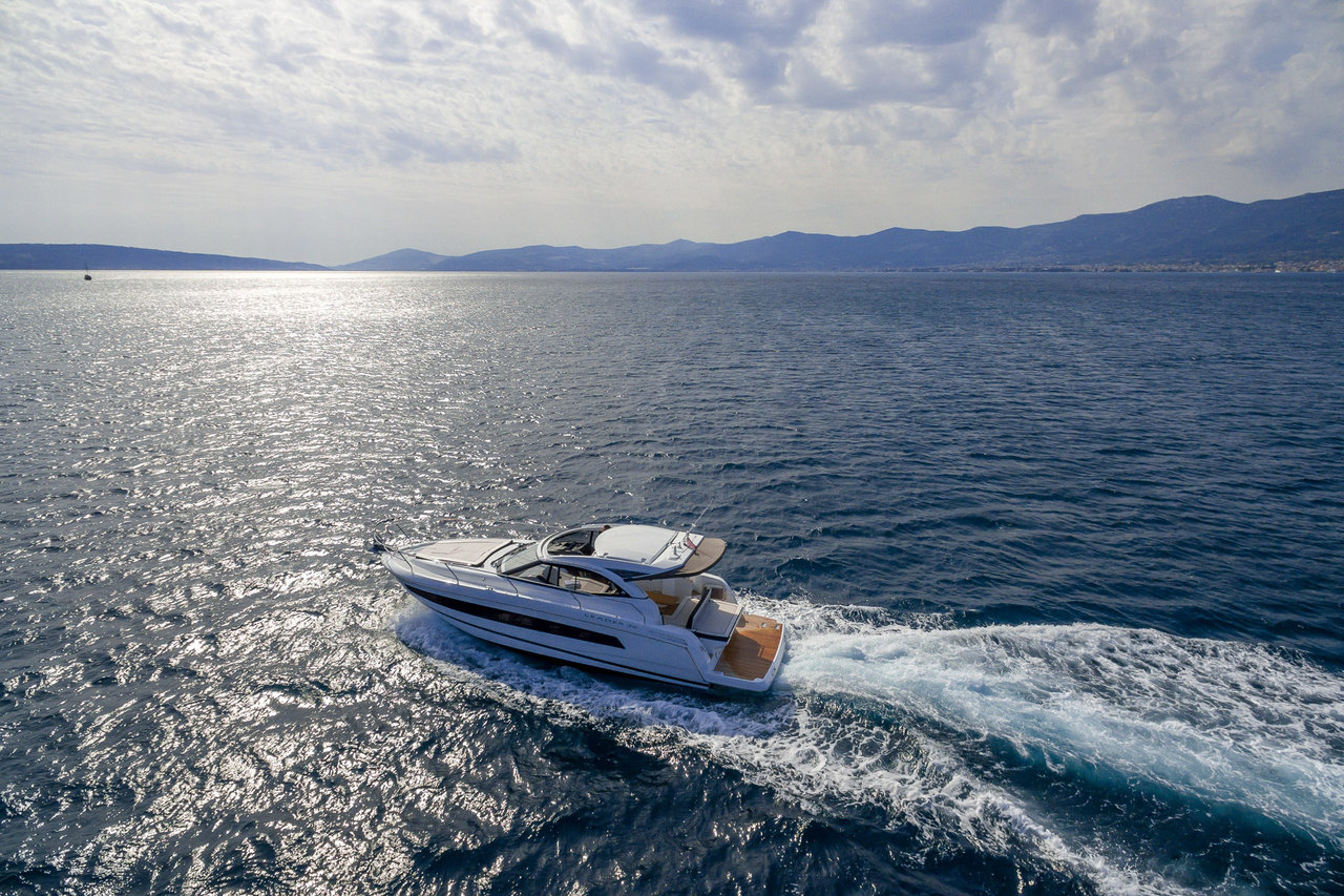 Photo #1 - Leader 36 (Chromia) in Split - 45861