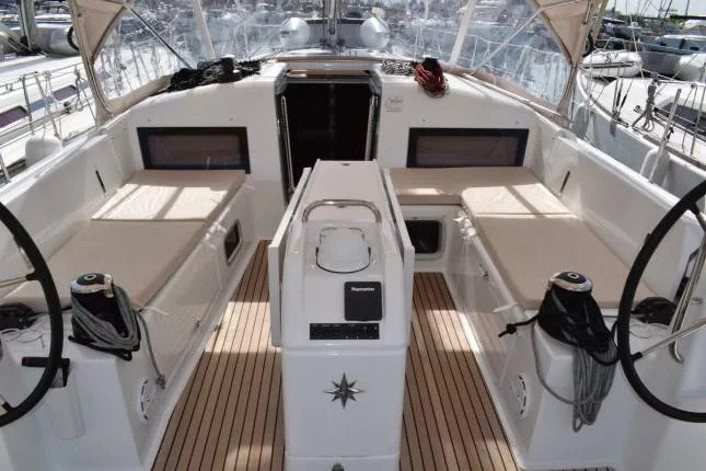 Sun Odyssey 440 (Proud Mary)  - 4