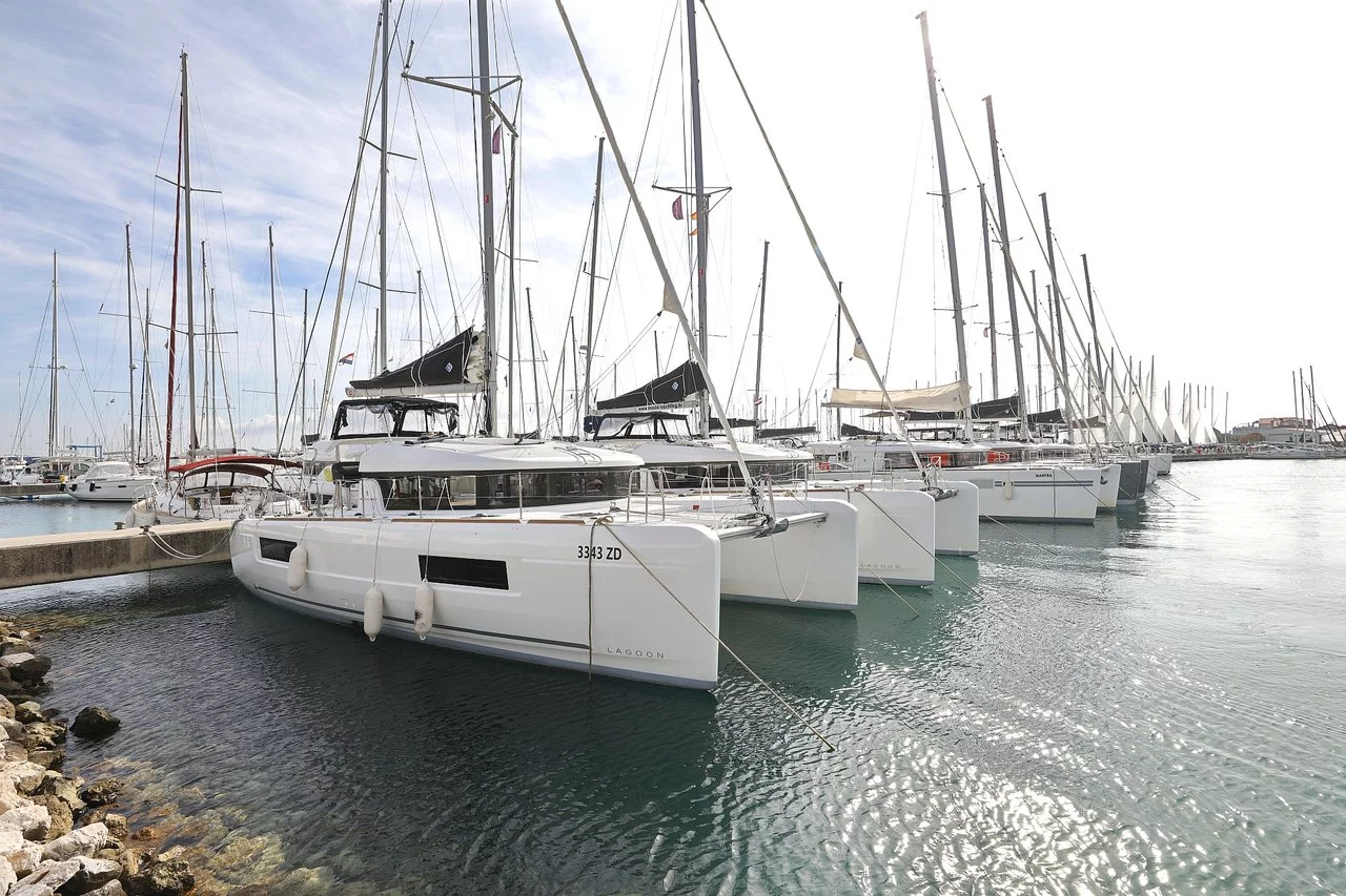Lagoon 40 - 4 + 2 cab (Blue Angel)  - 2