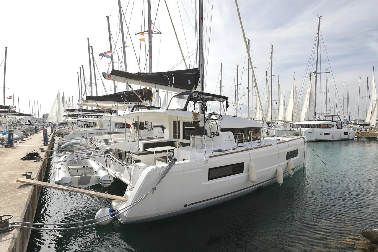 Lagoon 40 - 4 + 2 cab (Blue Angel)  - 3