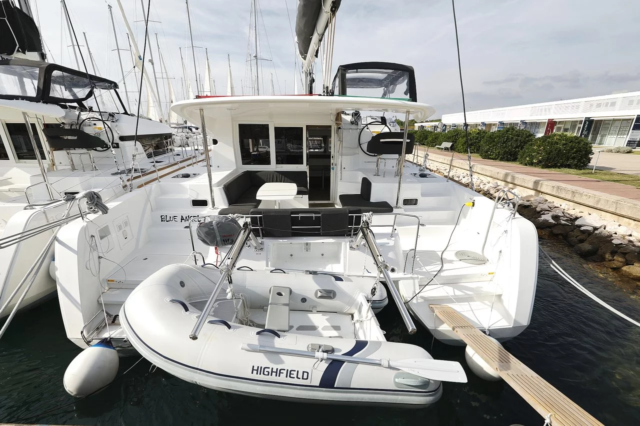 Lagoon 40 - 4 + 2 cab (Blue Angel)  - 4