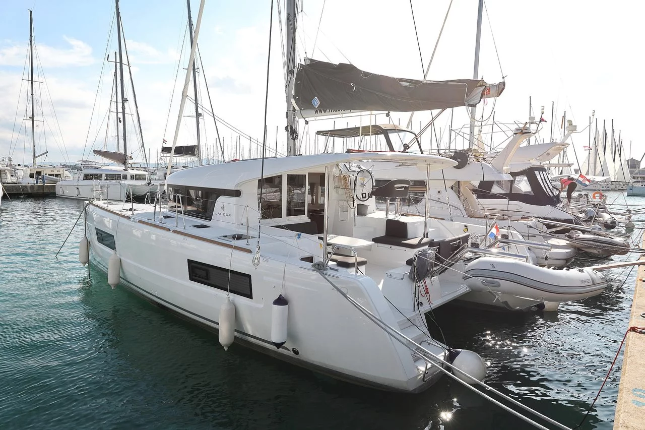 Lagoon 40 - 4 + 2 cab (Nina II)  - 2