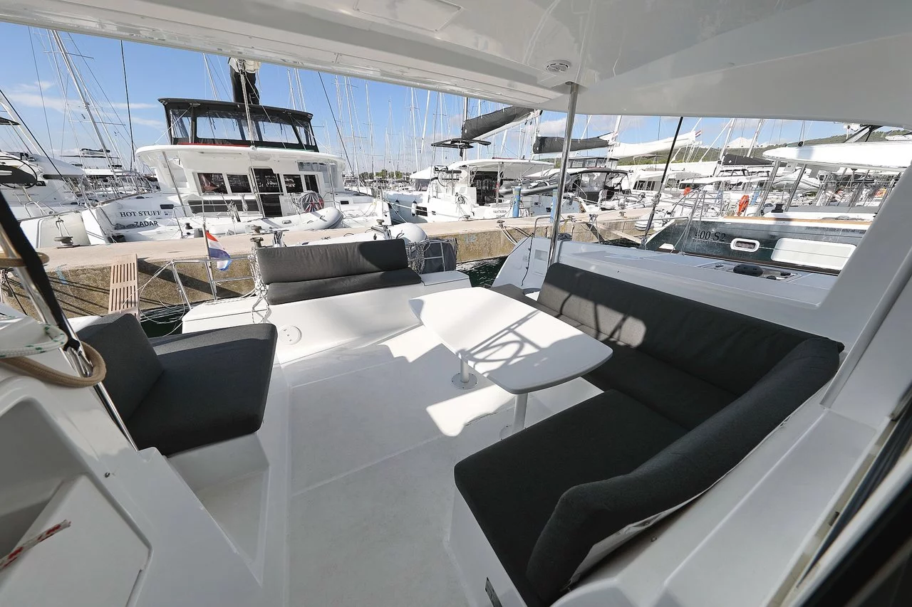 Lagoon 40 - 4 + 2 cab (Nina II)  - 4