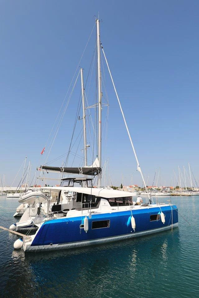 Lagoon 42 - 4 + 2 cab. (Royal Salute)  - 0