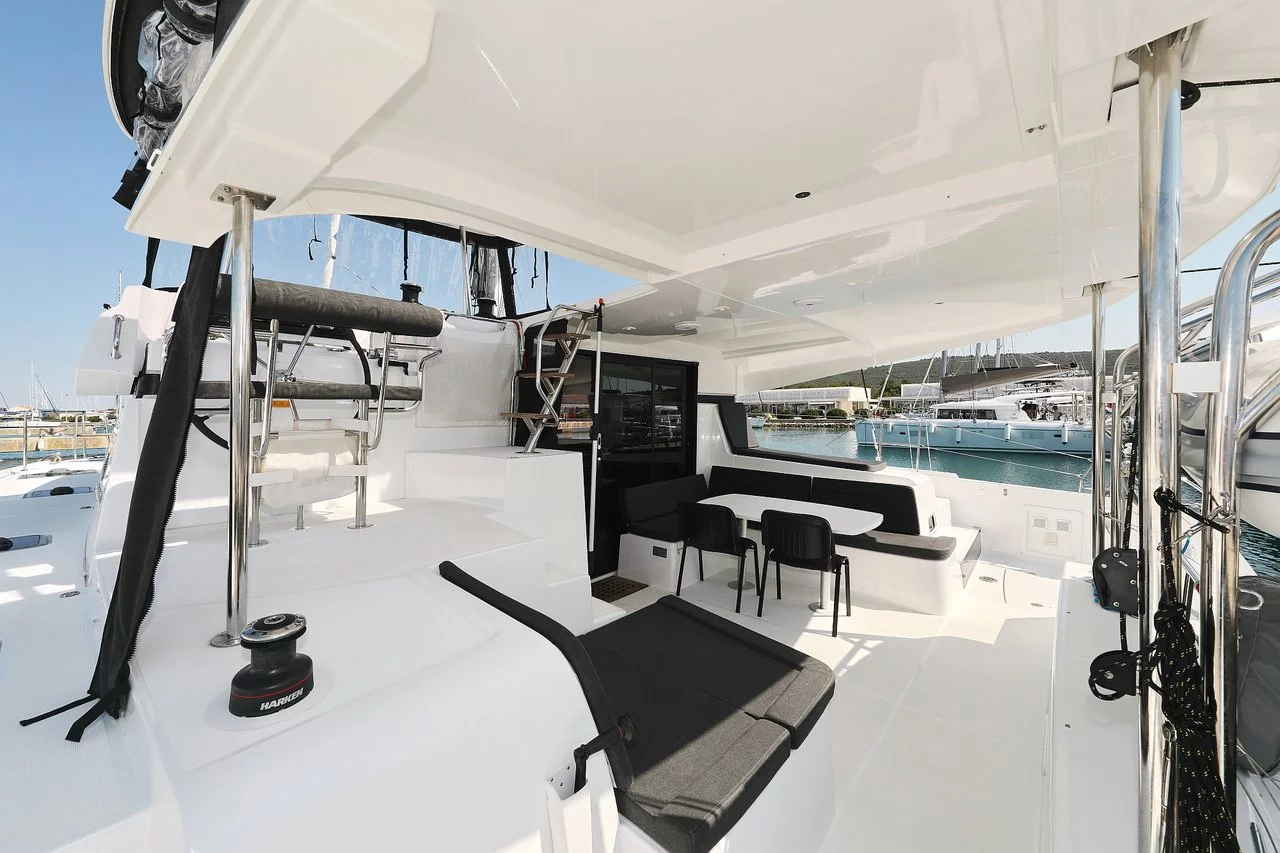 Lagoon 42 - 4 + 2 cab. (Royal Salute)  - 7
