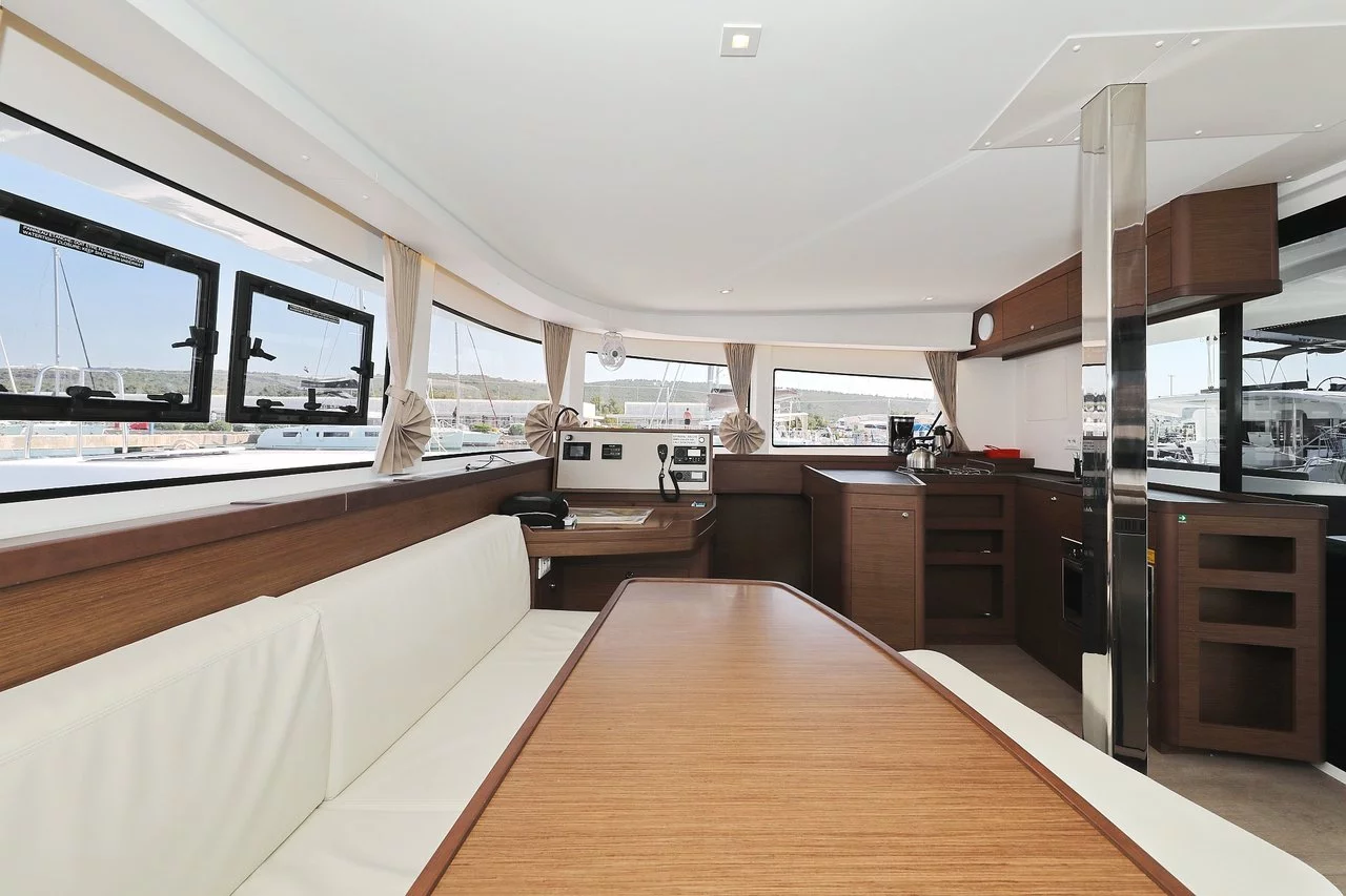 Lagoon 42 - 4 + 2 cab. (Royal Salute)  - 13