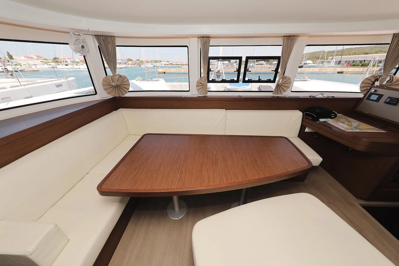Lagoon 42 - 4 + 2 cab. (Royal Salute)  - 14