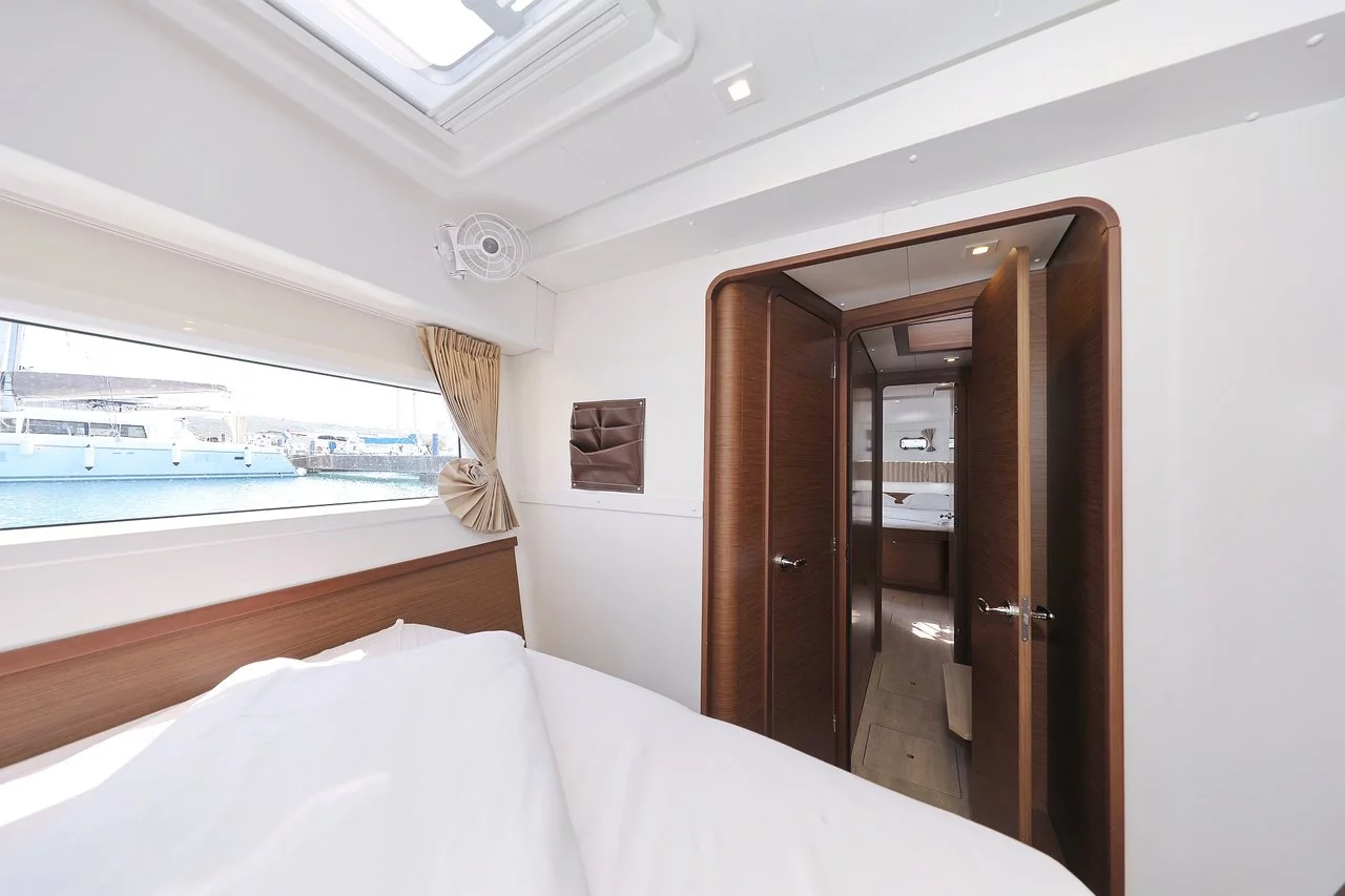 Lagoon 42 - 4 + 2 cab. (Royal Salute)  - 21
