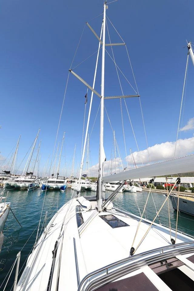 Oceanis 51.1 (Grey Goose)  - 8
