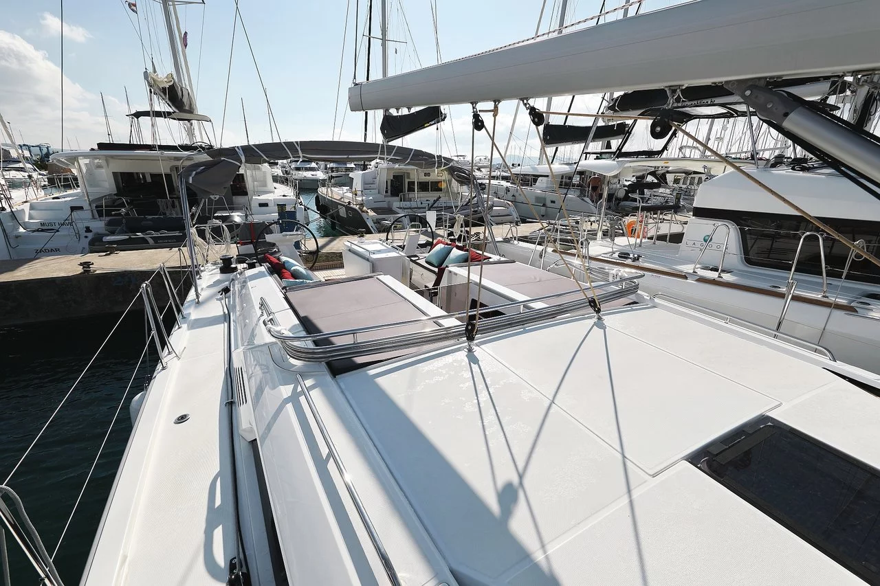 Oceanis 51.1 (Grey Goose)  - 10