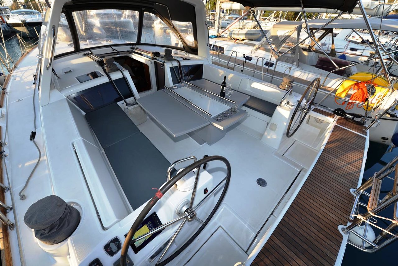 Photo #4 - Oceanis 48 - 5 cab. (Pherousa) in Lavrion - 46425