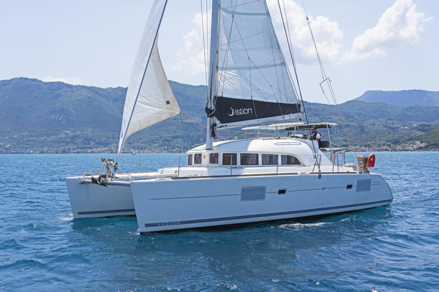 Photo #4 - Lagoon 380 - 4 + 2 cab. (Golf Charlie) in Lefkada - 46441