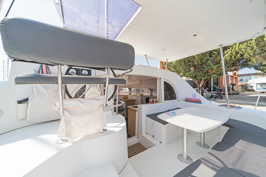 Photo #12 - Lagoon 380 - 4 + 2 cab. (Golf Charlie) in Lefkada - 46441