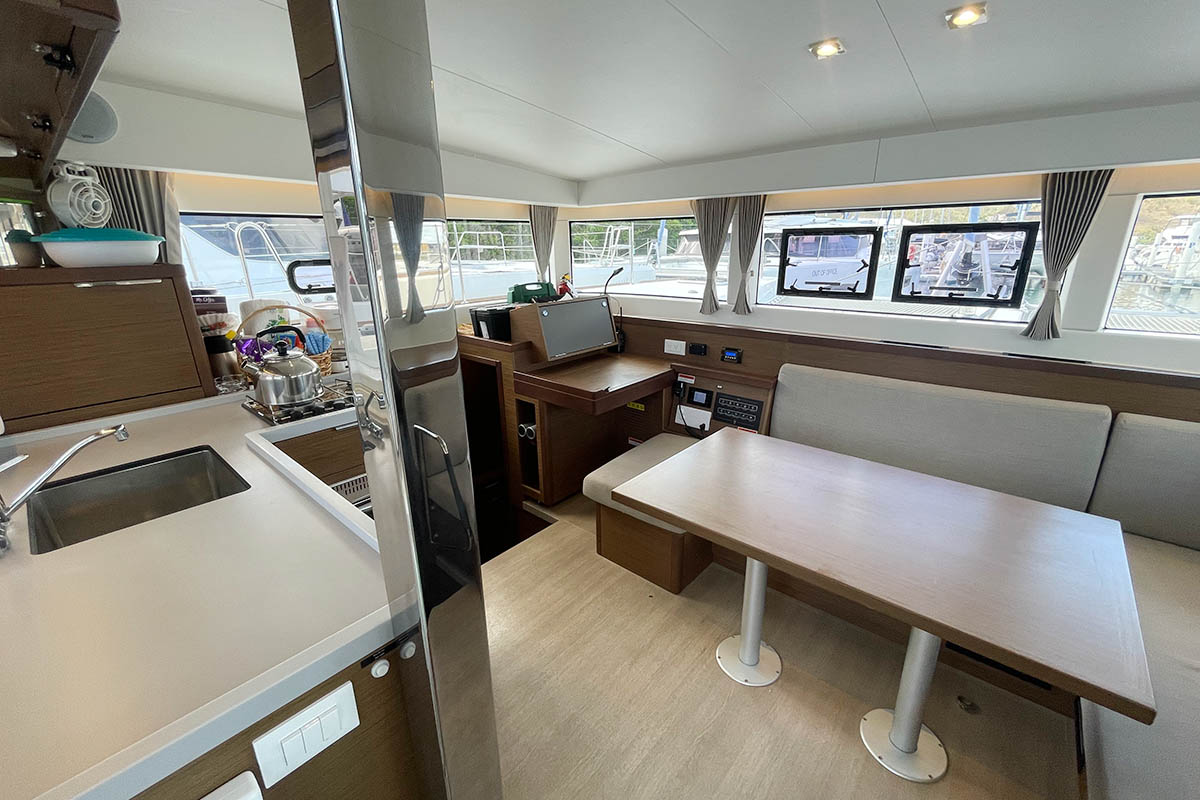 Photo #9 - Lagoon 40 - 3 + 2 cab (Maramor) in Nanny Cay - 46458