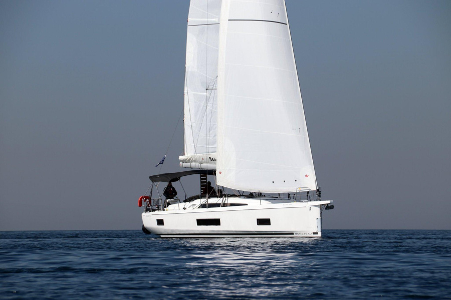 Photo #1 - Oceanis 46.1 (Beautiful Helen) en Marina - 3096