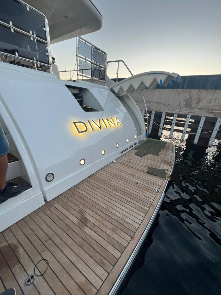 Divina - 2