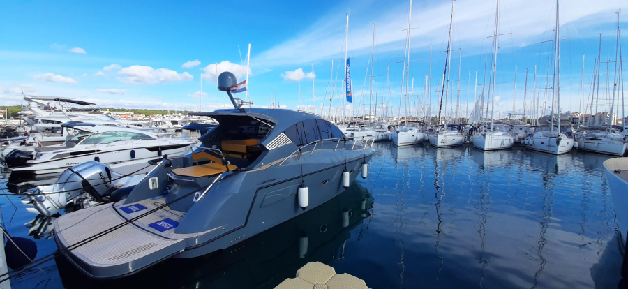 Photo #1 - Mirakul 40 (Charter Mirakul 40 Hardtop Brand New) en Biograd na moru - MARINA KORNATI - 3283