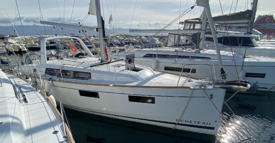 Photo #1 - BENETEAU OCEANIS 35.1 (Zanzibar) en Port de l'Amirauté - 3500