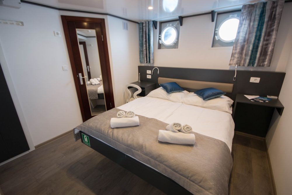 Photo #3 - Small cruise ship (Lupus Mare) in Split - 2930
