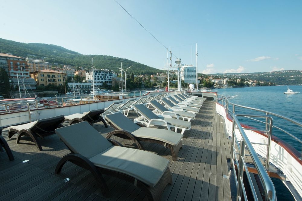 Photo #22 - Small cruise ship (Lupus Mare) in Split - 2930