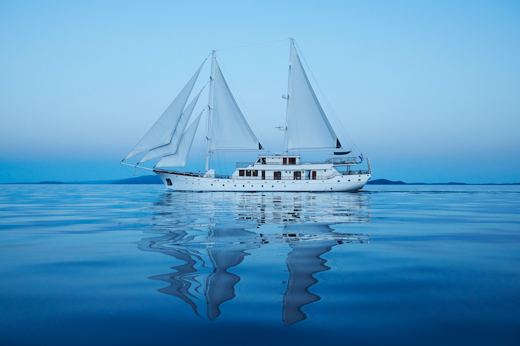 Photo #25 - Small cruise ship (Corsario) in Split - 2931